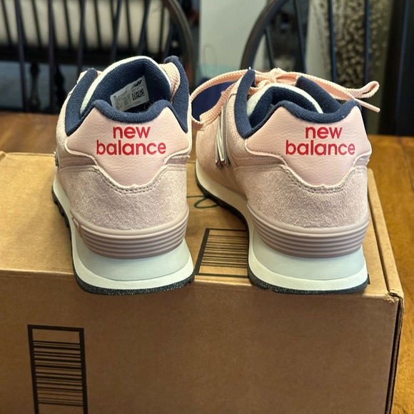 New Balance 574 women’s Pink Grey SOLD OUT - Picture 8 of 13